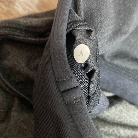 Lululemon No Limits tank gray and black with waistband size 4 keyhole - Picture 9 of 9
